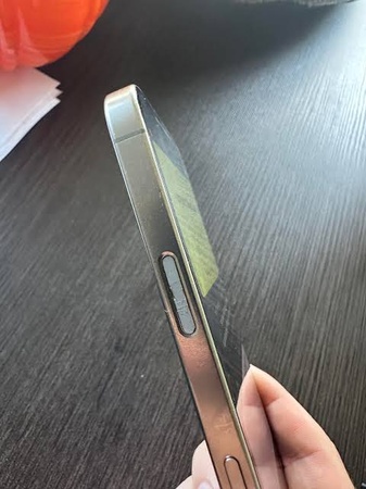 iPhone Duo 硬體故障需要交由專業人員檢測與維修