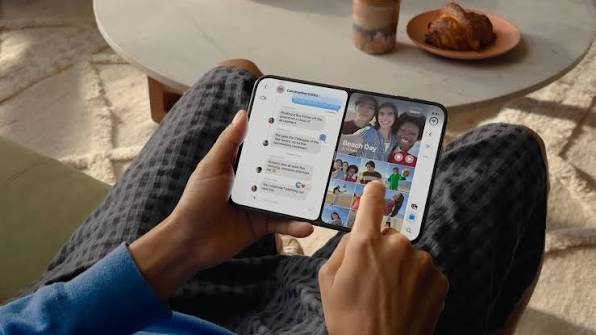 Split screen distinguishes app versus system