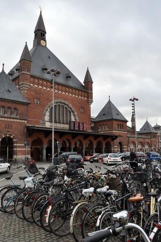 Copenhagen central station major raid hub