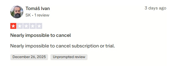 Users report subscription and refund issues